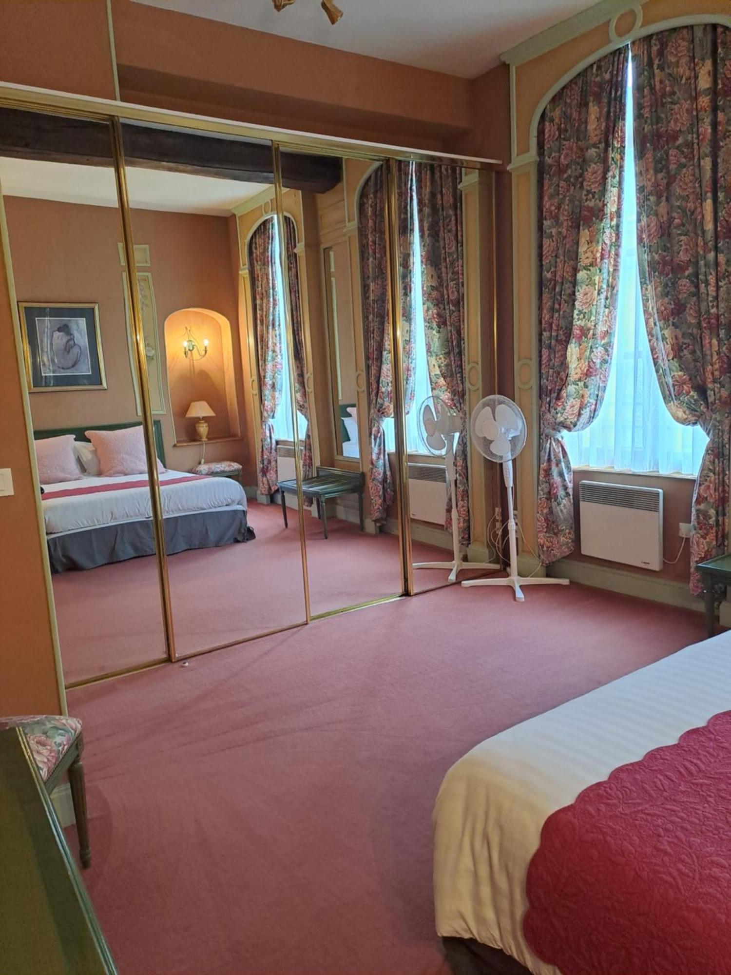 Hotel Particulier Des Canonniers Saint-Quentin  Habitación foto